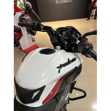 Мотоцикл BAJAJ Pulsar NS200