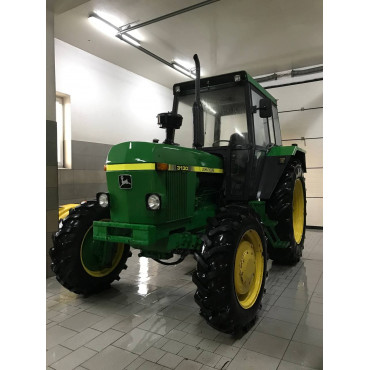 John Deere 3130